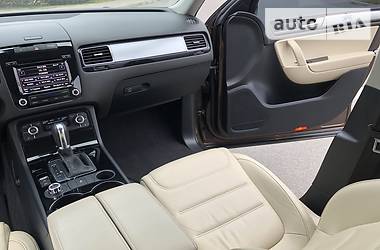 Позашляховик / Кросовер Volkswagen Touareg 2014 в 