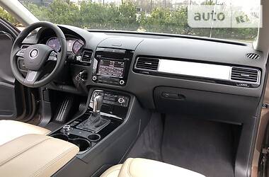 Позашляховик / Кросовер Volkswagen Touareg 2014 в 