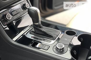 Позашляховик / Кросовер Volkswagen Touareg 2014 в 
