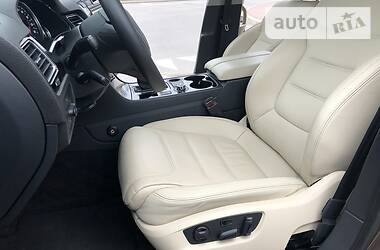 Позашляховик / Кросовер Volkswagen Touareg 2014 в 