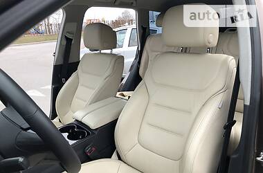 Позашляховик / Кросовер Volkswagen Touareg 2014 в 