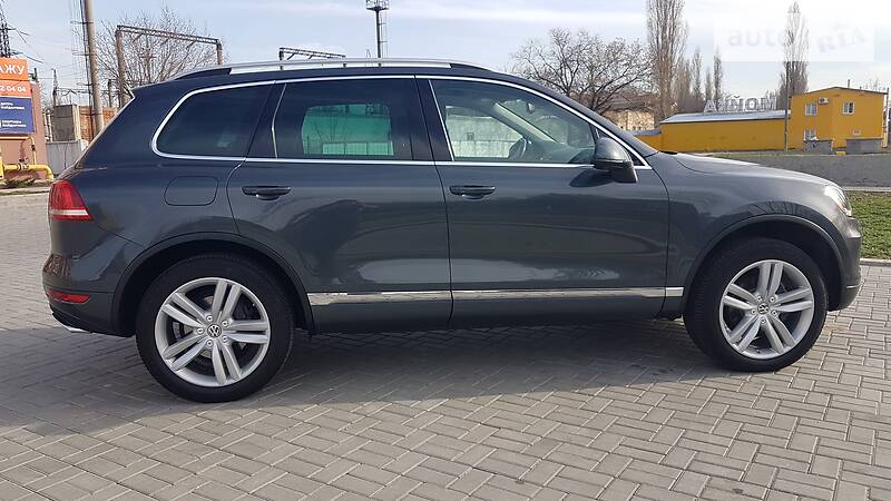 Внедорожник / Кроссовер Volkswagen Touareg 2011 в Николаеве