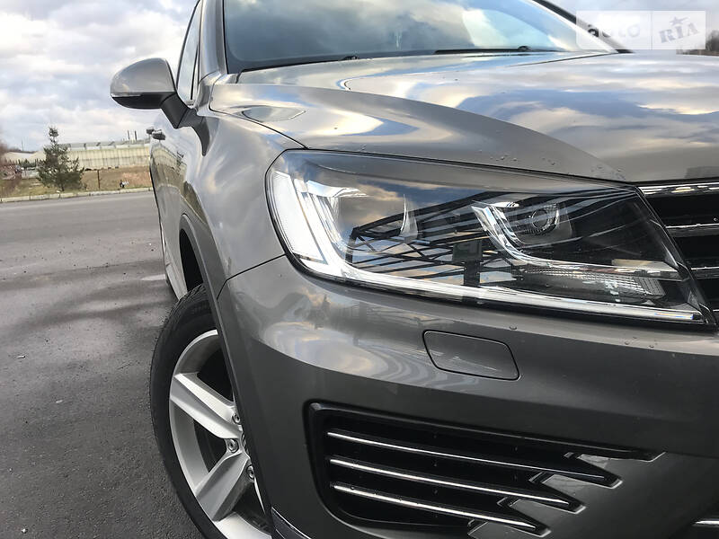 Позашляховик / Кросовер Volkswagen Touareg 2015 в Мукачевому
