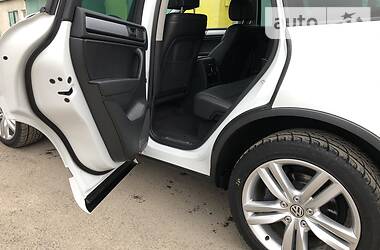 Позашляховик / Кросовер Volkswagen Touareg 2013 в 