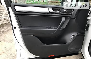 Позашляховик / Кросовер Volkswagen Touareg 2013 в 
