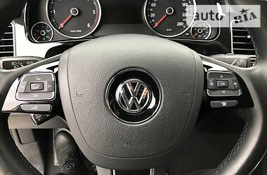 Позашляховик / Кросовер Volkswagen Touareg 2013 в 