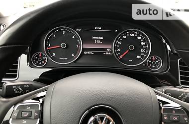 Позашляховик / Кросовер Volkswagen Touareg 2013 в 