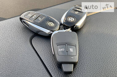 Позашляховик / Кросовер Volkswagen Touareg 2011 в 