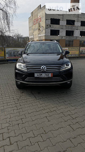 Позашляховик / Кросовер Volkswagen Touareg 2015 в 
