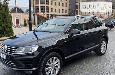 Позашляховик / Кросовер Volkswagen Touareg 2015 в 