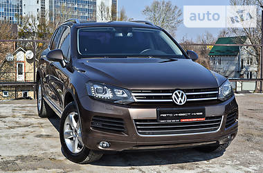 Позашляховик / Кросовер Volkswagen Touareg 2012 в 