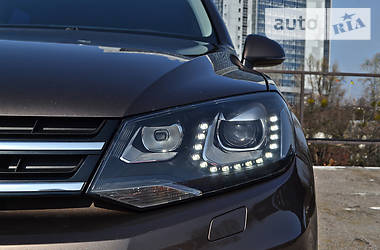Позашляховик / Кросовер Volkswagen Touareg 2012 в 