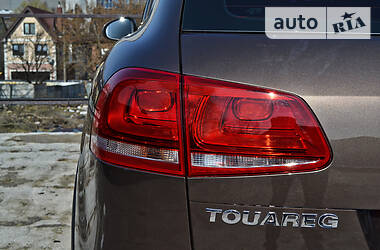 Позашляховик / Кросовер Volkswagen Touareg 2012 в 