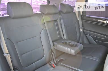 Позашляховик / Кросовер Volkswagen Touareg 2012 в 