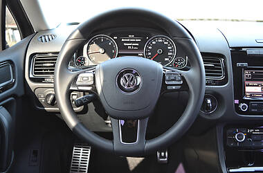 Позашляховик / Кросовер Volkswagen Touareg 2012 в 