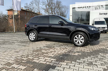 Позашляховик / Кросовер Volkswagen Touareg 2011 в 