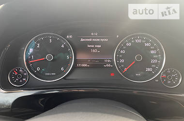 Позашляховик / Кросовер Volkswagen Touareg 2011 в 