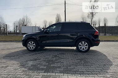 Позашляховик / Кросовер Volkswagen Touareg 2011 в 