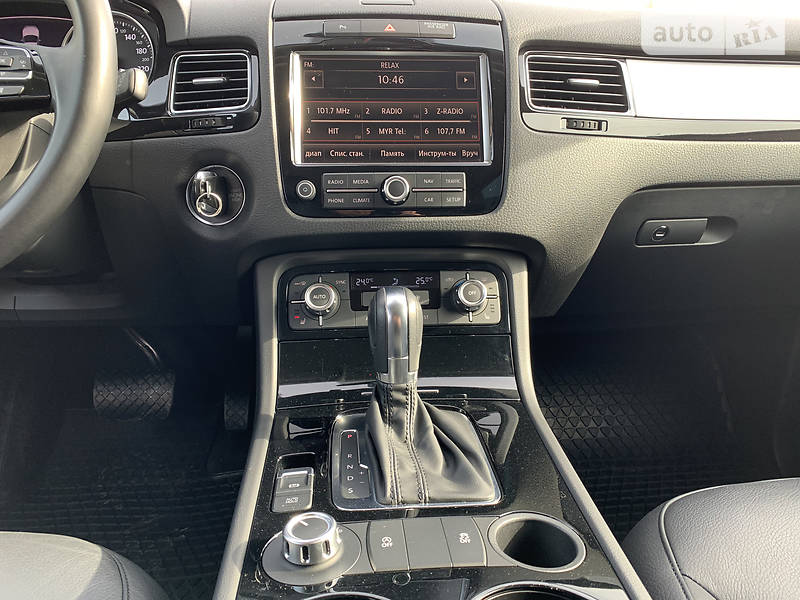 Внедорожник / Кроссовер Volkswagen Touareg 2011 в Житомире