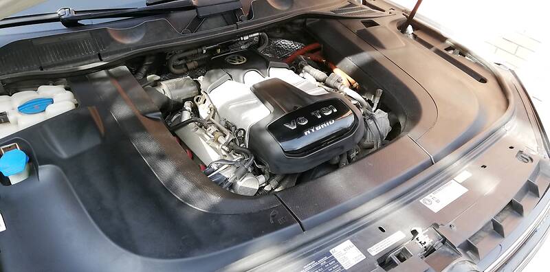 Позашляховик / Кросовер Volkswagen Touareg 2011 в Харкові