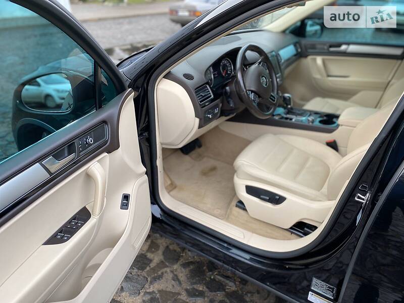 Позашляховик / Кросовер Volkswagen Touareg 2011 в Луцьку