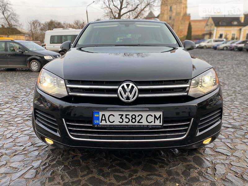 Позашляховик / Кросовер Volkswagen Touareg 2011 в Луцьку