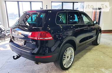 Позашляховик / Кросовер Volkswagen Touareg 2012 в 