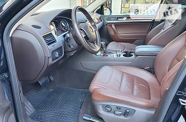 Позашляховик / Кросовер Volkswagen Touareg 2012 в 