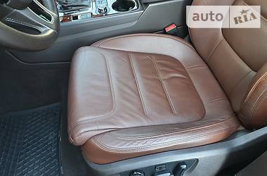 Позашляховик / Кросовер Volkswagen Touareg 2012 в 