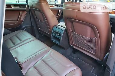 Позашляховик / Кросовер Volkswagen Touareg 2012 в 