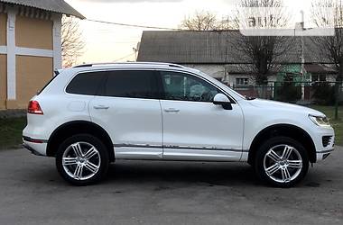 Внедорожник / Кроссовер Volkswagen Touareg 2015 в Виннице