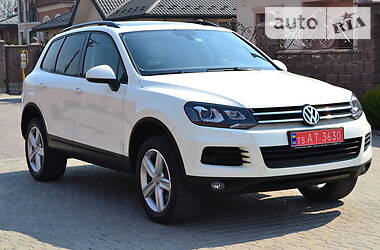 Позашляховик / Кросовер Volkswagen Touareg 2012 в 