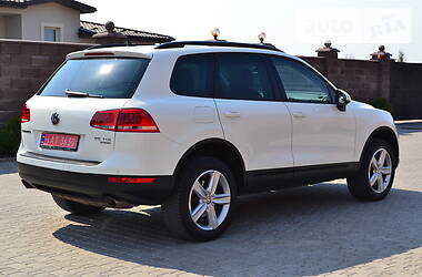 Позашляховик / Кросовер Volkswagen Touareg 2012 в 