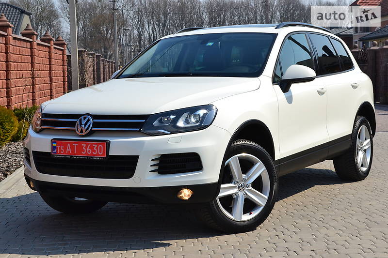 Позашляховик / Кросовер Volkswagen Touareg 2012 в 