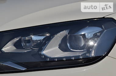 Позашляховик / Кросовер Volkswagen Touareg 2012 в 