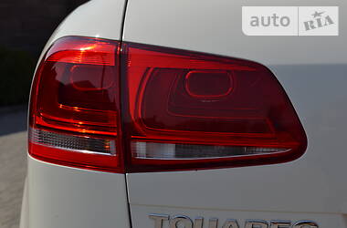 Позашляховик / Кросовер Volkswagen Touareg 2012 в 