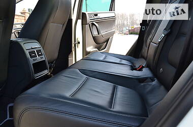 Позашляховик / Кросовер Volkswagen Touareg 2012 в 