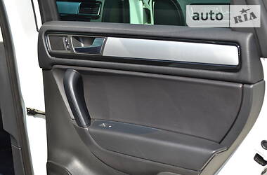 Позашляховик / Кросовер Volkswagen Touareg 2012 в 