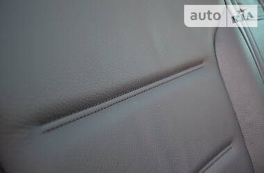 Позашляховик / Кросовер Volkswagen Touareg 2012 в 