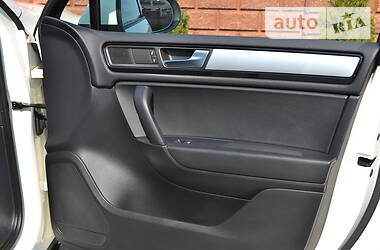 Позашляховик / Кросовер Volkswagen Touareg 2012 в 