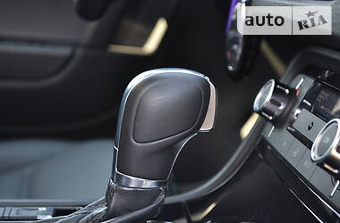 Позашляховик / Кросовер Volkswagen Touareg 2012 в 