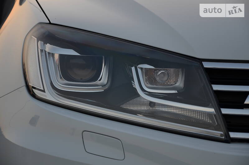 Позашляховик / Кросовер Volkswagen Touareg 2015 в Луцьку