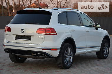 Внедорожник / Кроссовер Volkswagen Touareg 2015 в Луцке