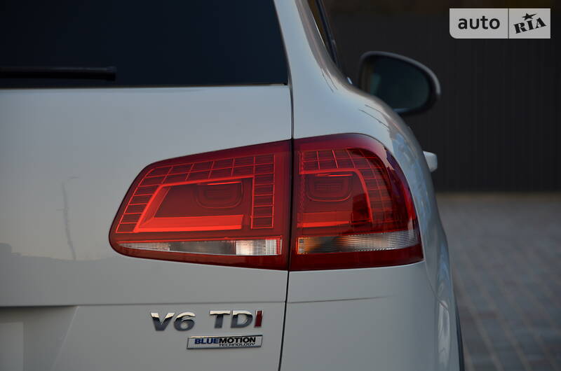 Позашляховик / Кросовер Volkswagen Touareg 2015 в Луцьку