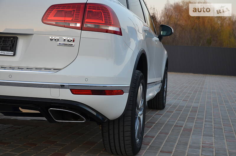 Позашляховик / Кросовер Volkswagen Touareg 2015 в Луцьку