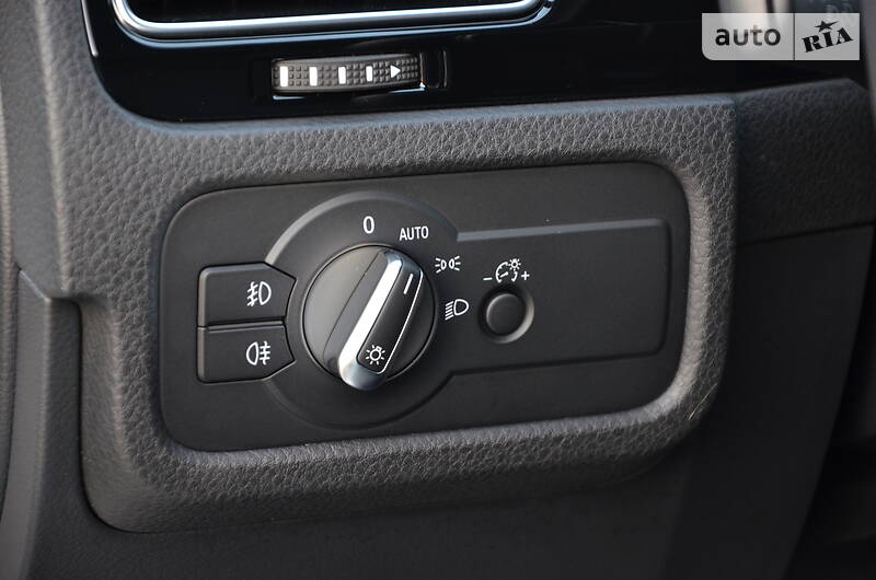 Позашляховик / Кросовер Volkswagen Touareg 2015 в Луцьку