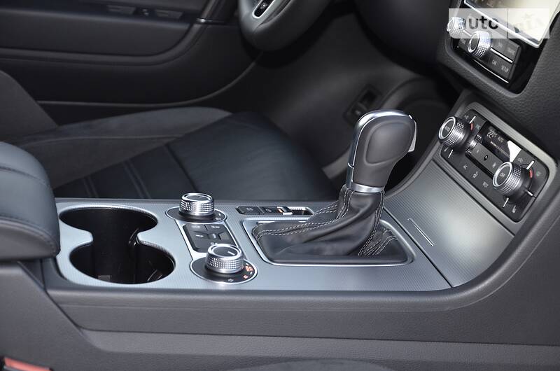 Позашляховик / Кросовер Volkswagen Touareg 2015 в Луцьку