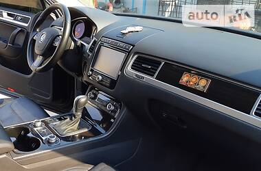 Позашляховик / Кросовер Volkswagen Touareg 2016 в 