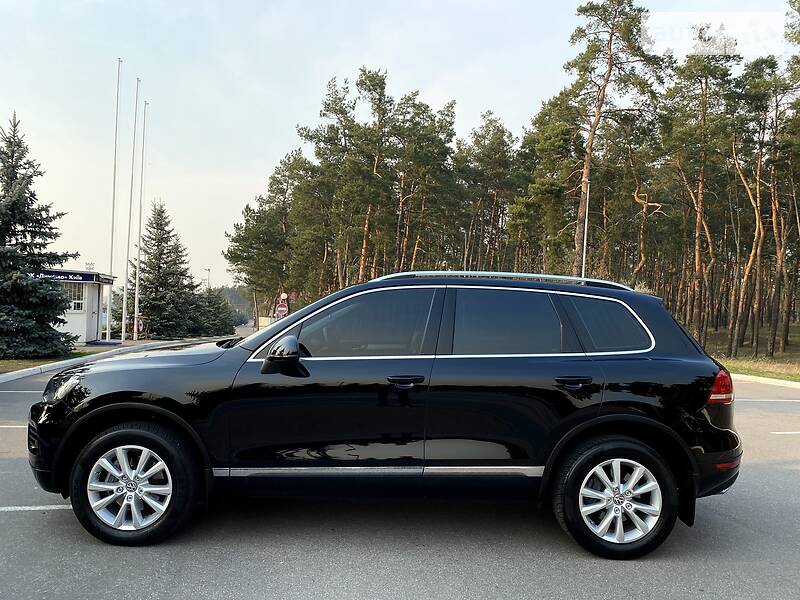 Позашляховик / Кросовер Volkswagen Touareg 2013 в Києві