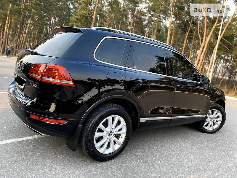 Позашляховик / Кросовер Volkswagen Touareg 2013 в Києві